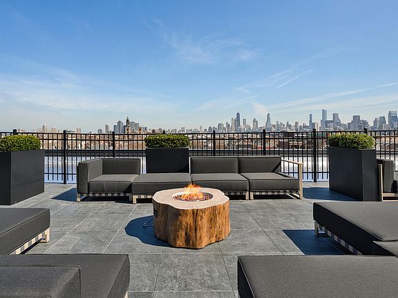 3rd image of 1235 N Ashland Ave #403