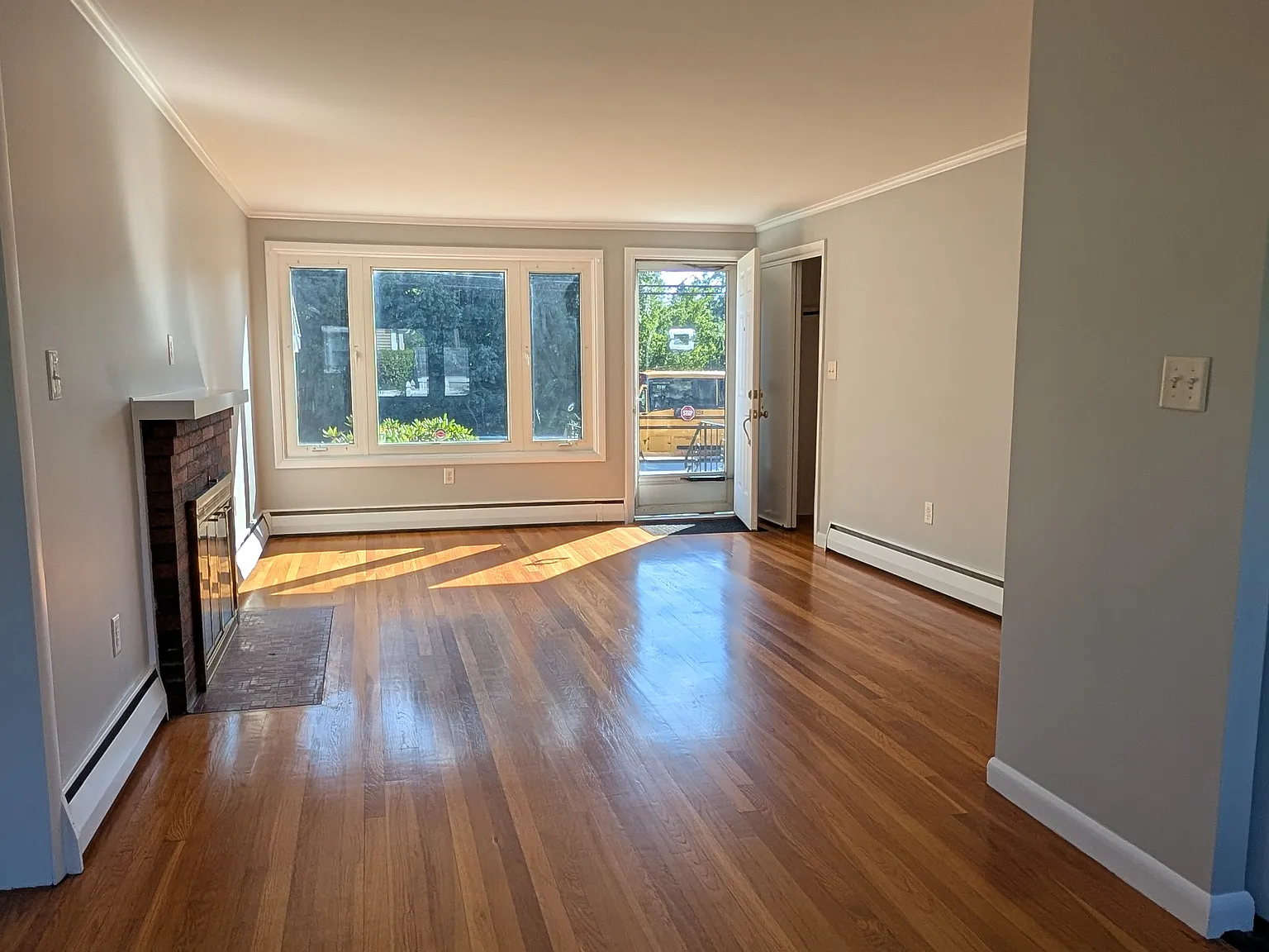 3 bed, 2100 sqft, $3,500 — Photo 3