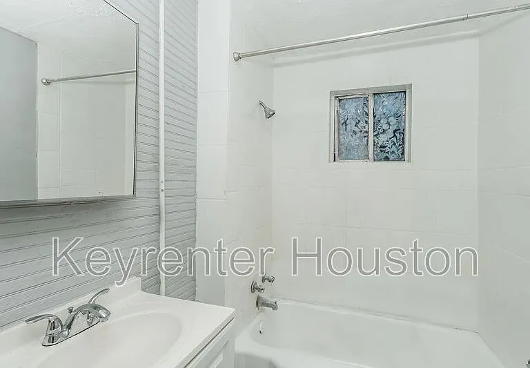 4610 Schroeder St #1 — Photo 9