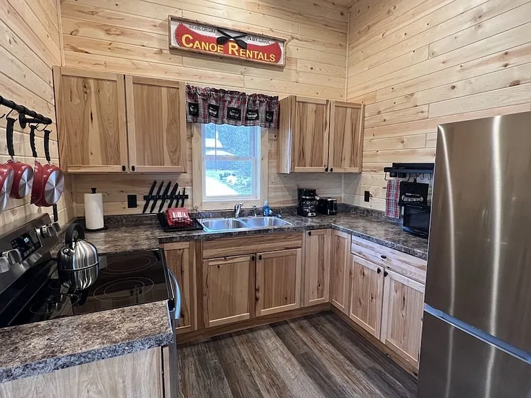 174 N Shore Dr — Photo 2