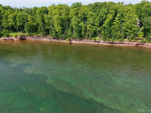 11367 Desrochers Rd, Baraga, MI 49908