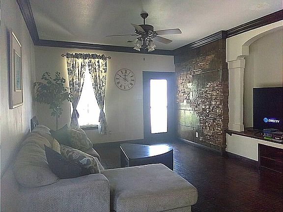 2nd image of 1203 Stratford Dr