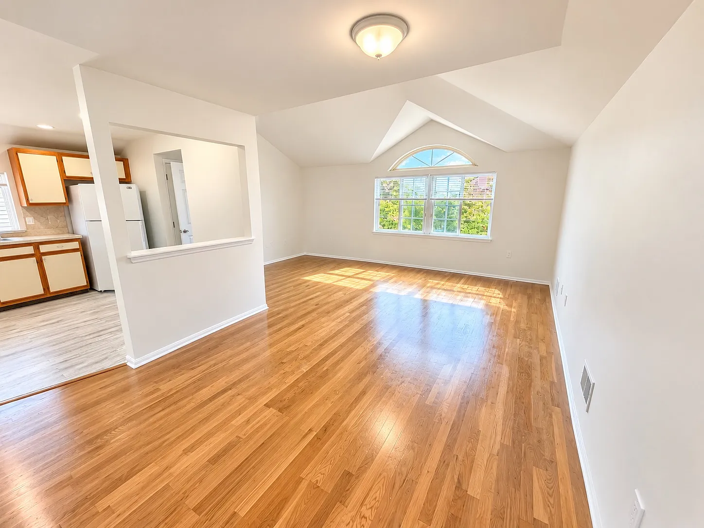2 bed, $2,800 — Photo 4