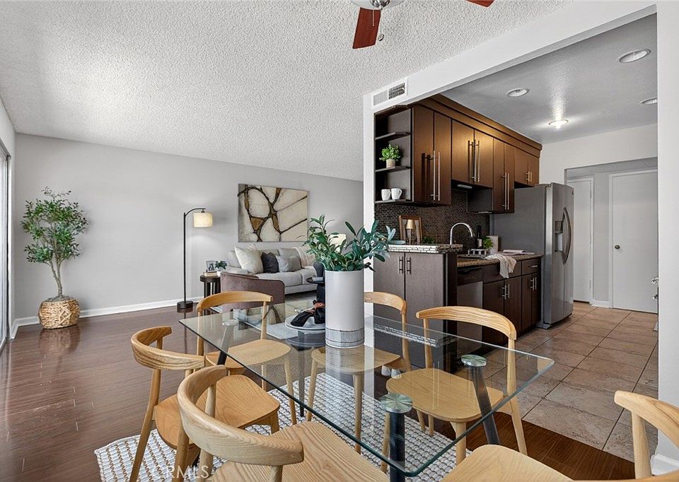 1st image of 5412 Lindley Ave Unit 322