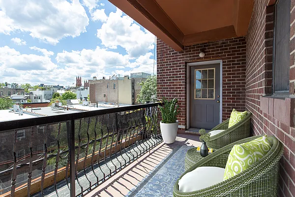 Sold by Compass | media 6