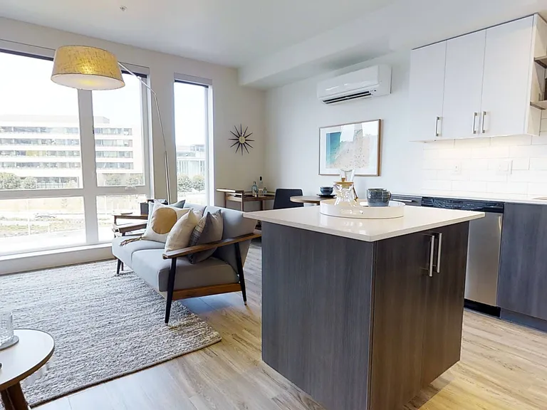 Natural light from floor to ceiling windows
