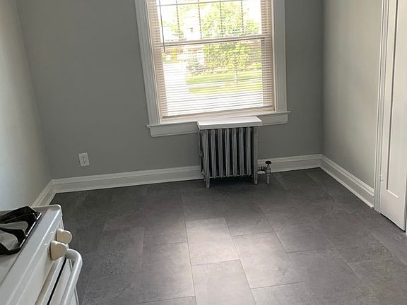 4th image of 15303 Clifton Blvd #202