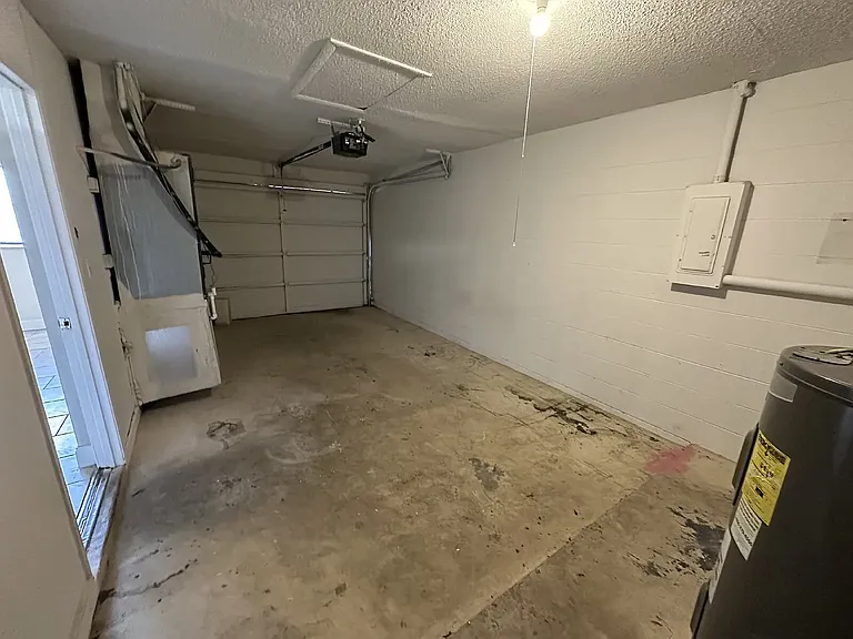 303 W Myrtle St — Photo 7