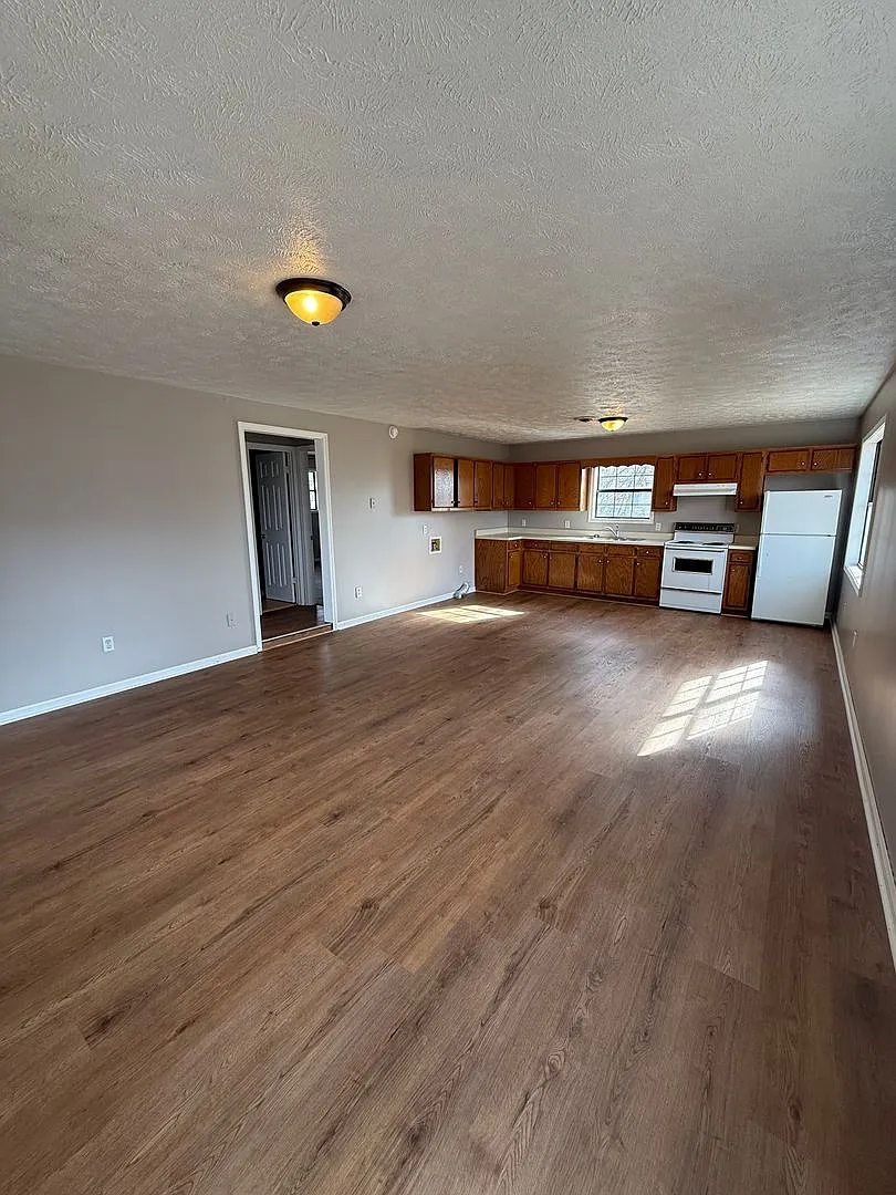 2 Bd 1 Ba House - Fresh Paint And New Floor Throughout! — Photo 1
