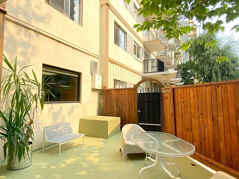 425 Carnarvon St — Photo 13