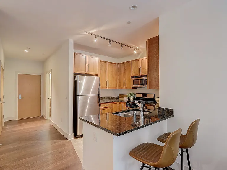 2 Bed / 2 Bath - 1215