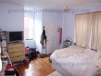2nd image of 323 Saint Paul St #R5