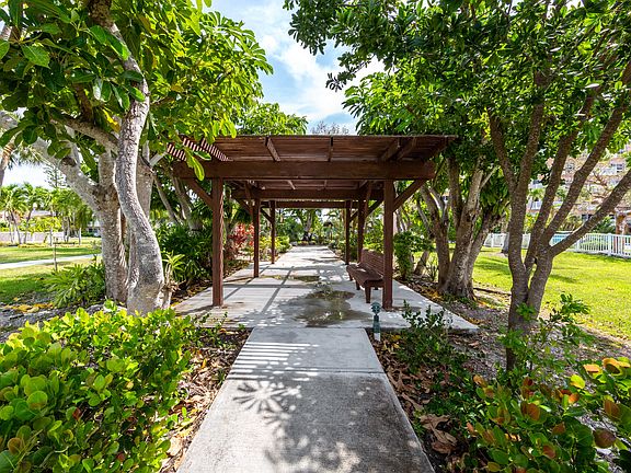 3rd image of 2601 N Roosevelt Blvd #105A