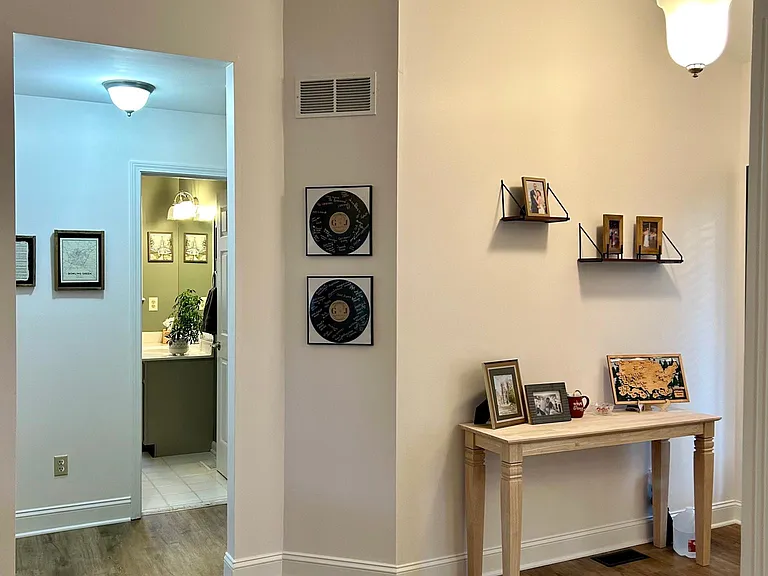 114 Montclair Ct — Photo 24
