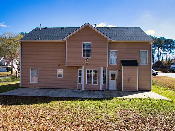 4th image of 585 Chapel Walk Ln