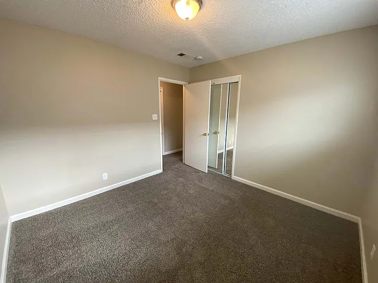 1602 Oak Chase Ct — Photo 6