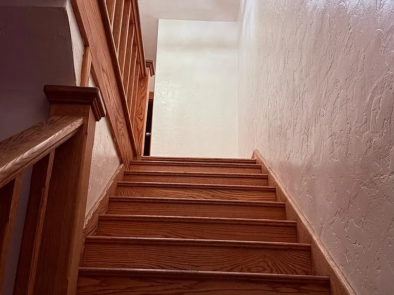 stairs to upstairs