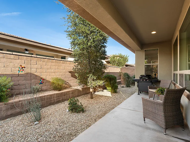 678 E Cobblestone Dr — Photo 14