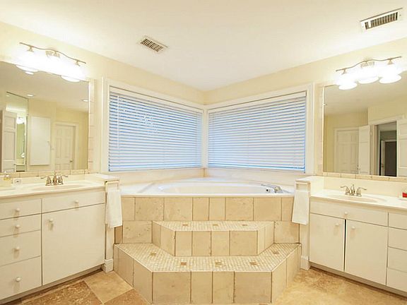 2nd image of 2420 Locke Ln