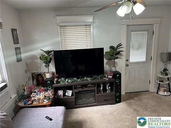 4th image of 123 Spring St