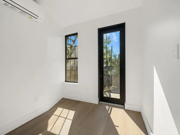 266 Stagg Street image 4 of 12