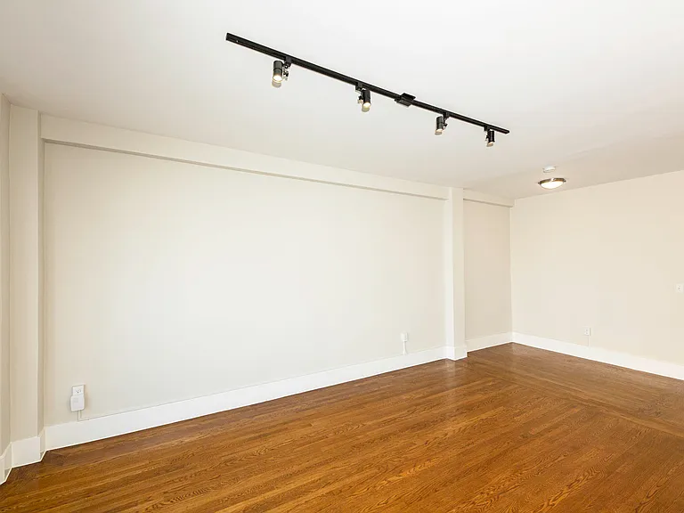735 Ofarrell St — Photo 12