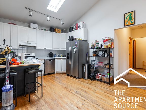 3rd image of 1465 W Cortez St APT 3S