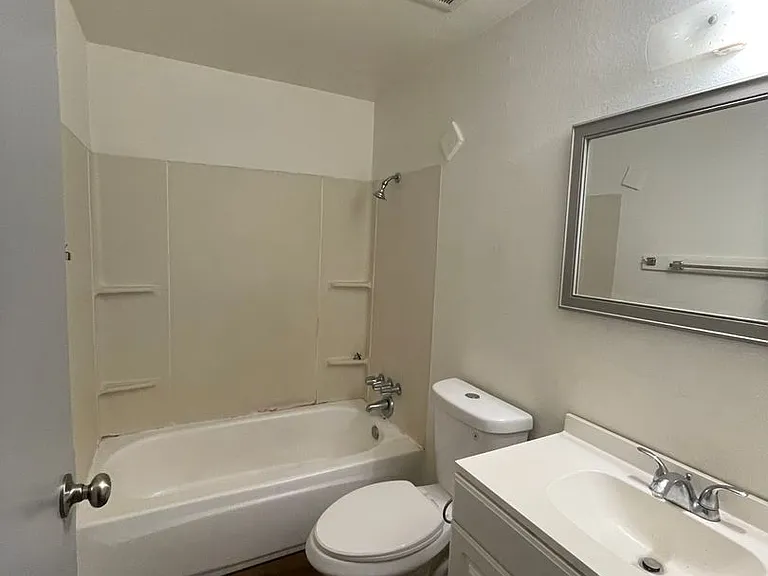 Dry Creek Apartments — Photo 8