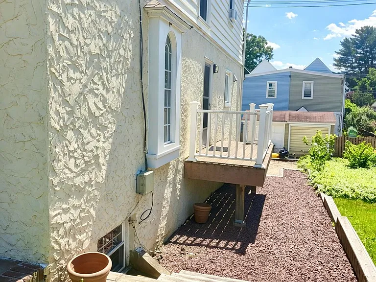 222 Rock Glen Rd — Photo 4