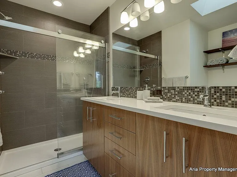 163 SE 13th Ave — Photo 23
