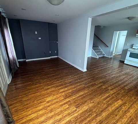 4th image of 733 Park Rd