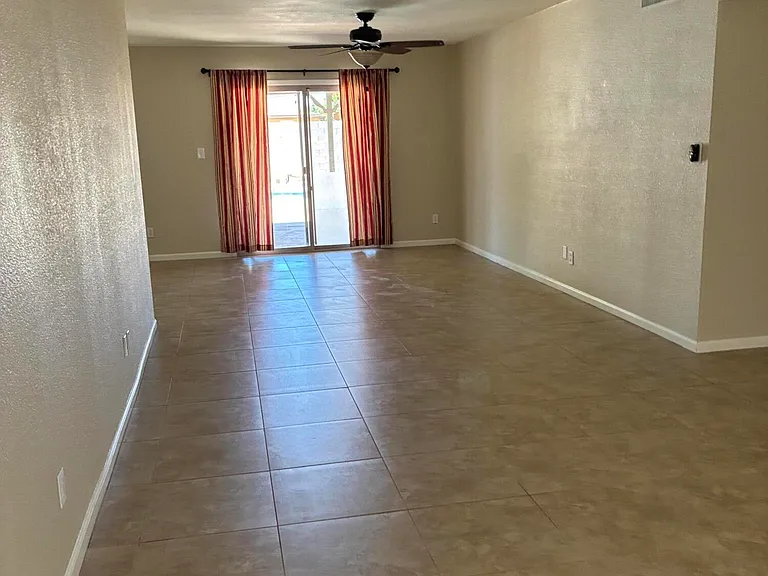 2058 E Fremont Dr — Photo 3