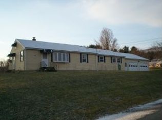 31 Montgomery Rd, Pownal, VT 05261