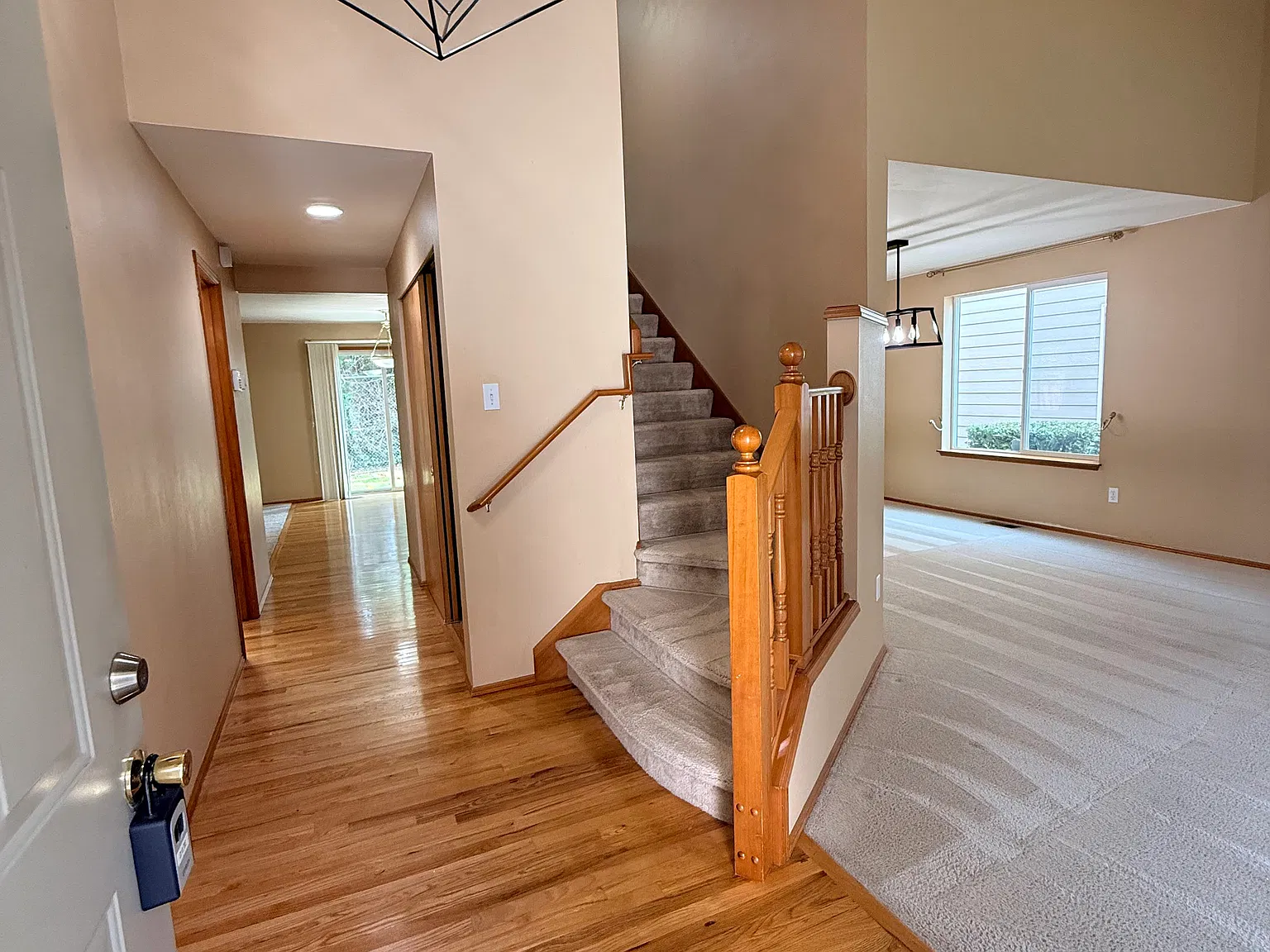4 bed, 2.5 bath, 1984 sqft, $3,500 — Photo 2