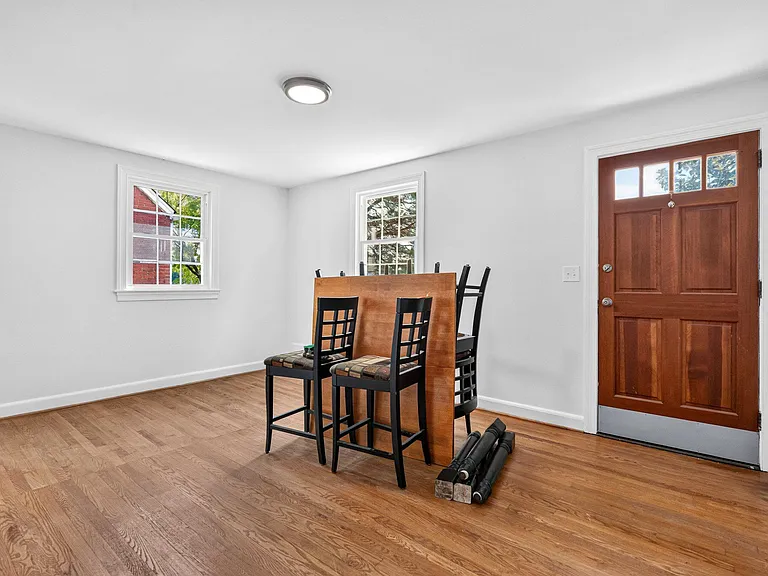 1607 W Braddock Rd — Photo 3