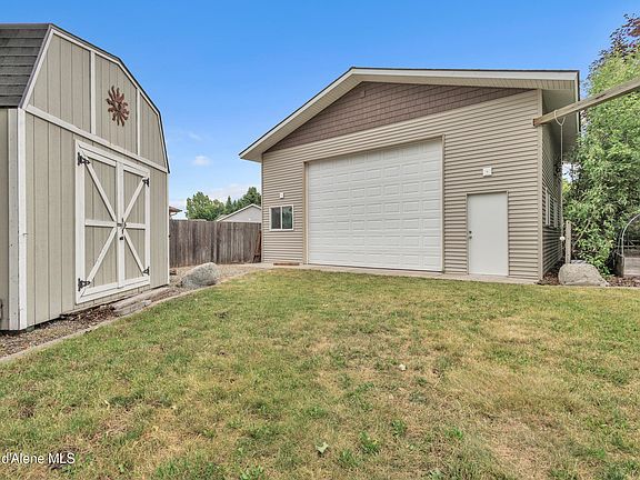2nd image of 2665 W Broadmoore Dr