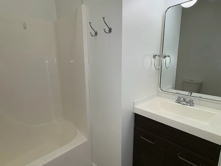 2424 N New Jersey St — Photo 8