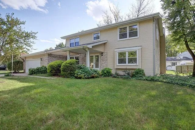 303 Arbours Dr photo 1