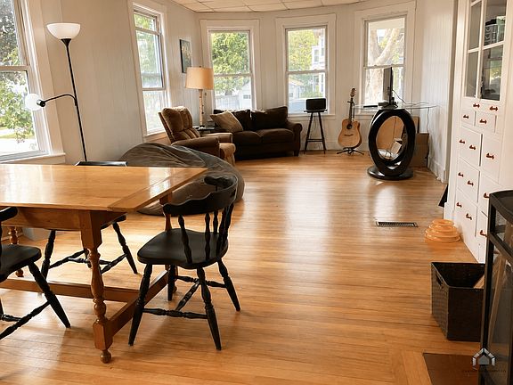 3rd image of 15 Bartlett St #1