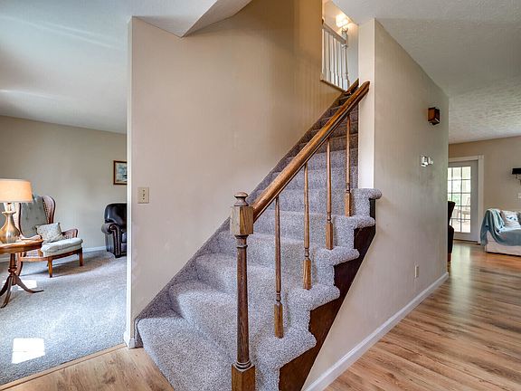 4th image of 100 Canary Ct