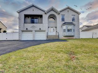 1324 Vauxhall Rd, Union, NJ 07083