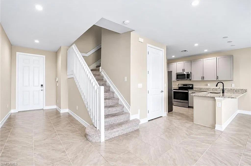 3 bed, 2.5 bath, 1712 sqft, $2,900 — Photo 3