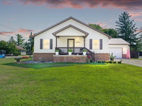 1303 S Chipman St, Owosso, MI 48867