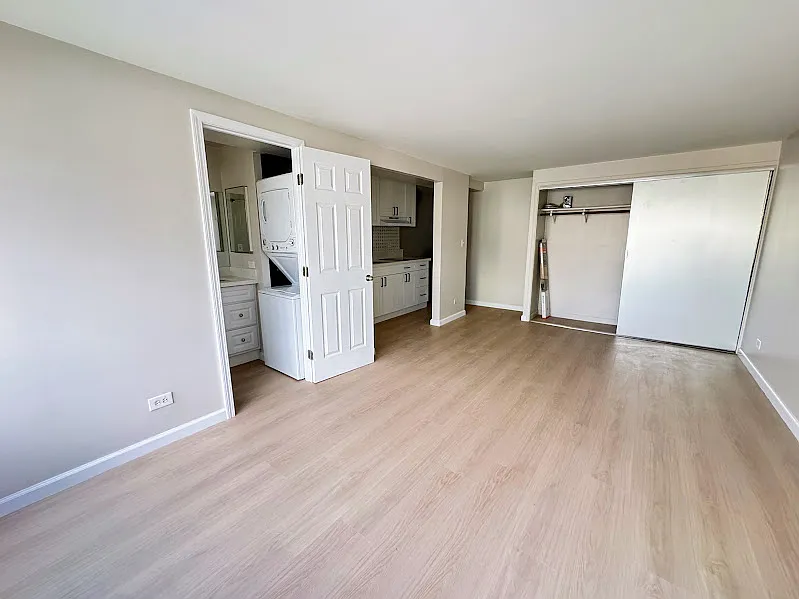 2525 Date St — Photo 2