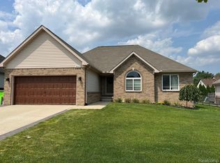 18521 Shannon Ct, Clinton Township, MI 48035