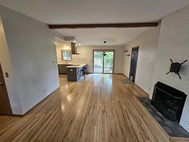 690 SW 130th Ave — Photo 7