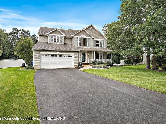 2nd image of 329 Bayberry Ct
