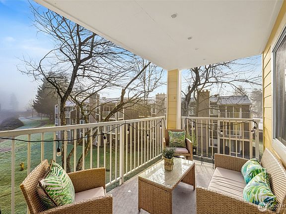 2nd image of 7386 W Lake Sammamish #2-302