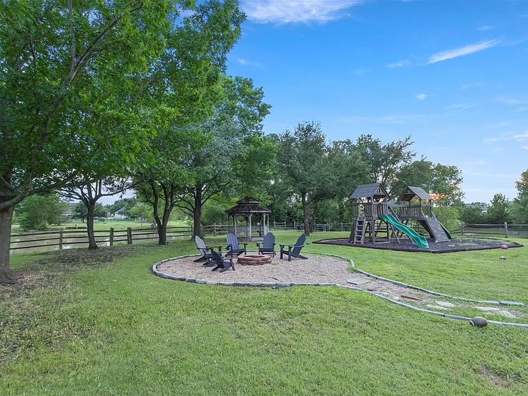 1504 Brook Ln — Photo 36