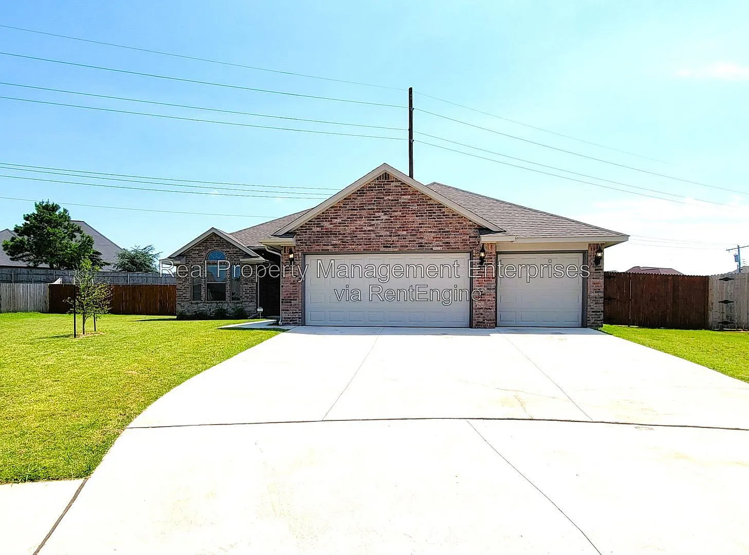 4 bed, 2.0 bath, 1734 sqft, $1,935 — Photo 2